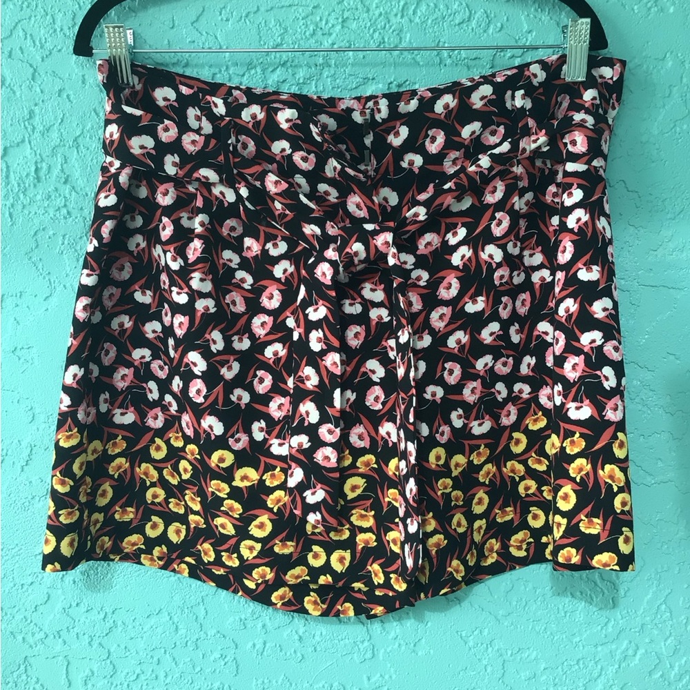 Ann Taylor Factory Belted Dress Shorts Large